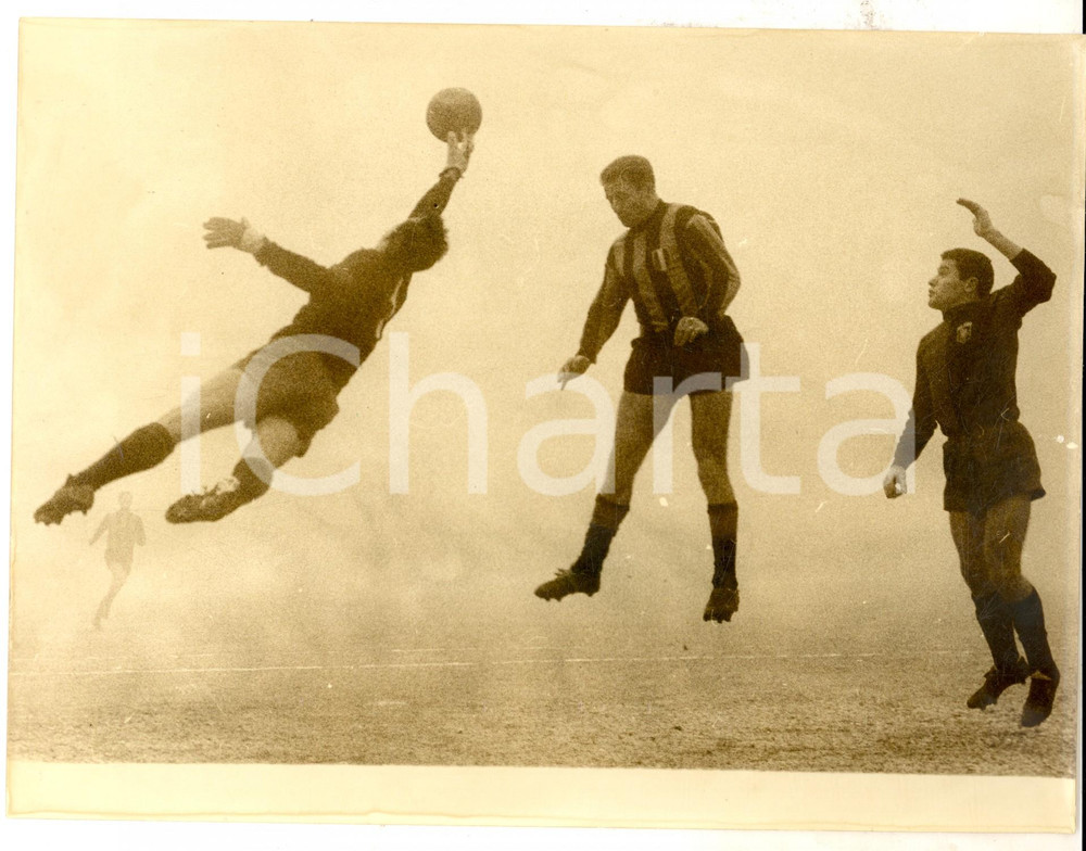 Fotografia d epoca originale 1965 CALCIO SERIE A INTERGENOA Bella respinta di Mario DA POZZO Foto 24x18 cm 1