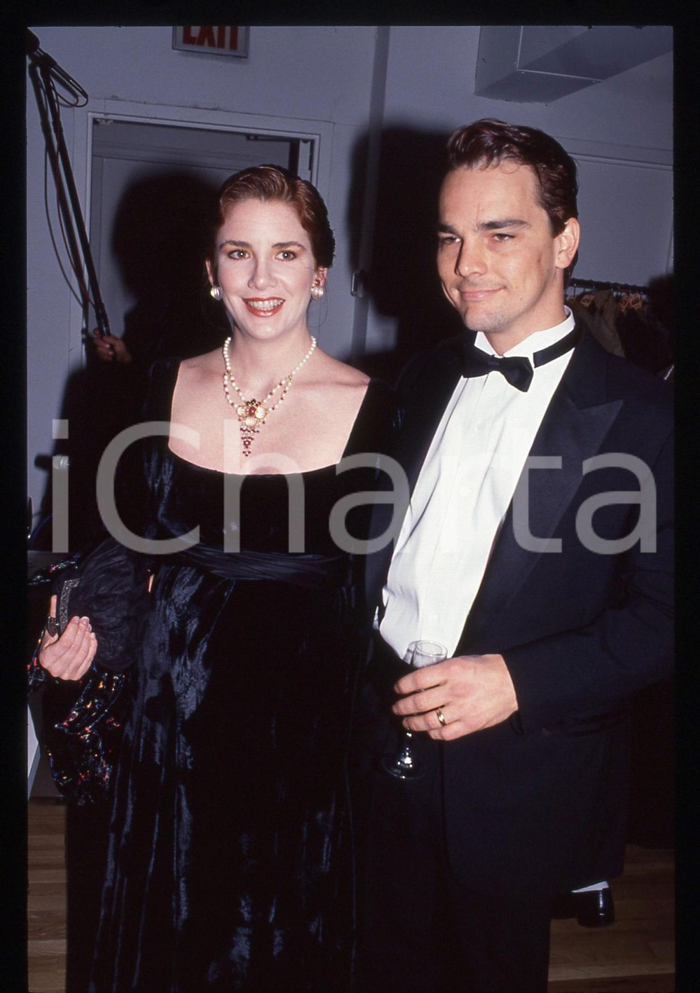 35mm vintage slide* 1988 NEW YORK Melissa GILBERT Bo BRINKMAN Regency Theater 1  Diapositiva d'epoca, in formato 35 mm.Nella diapositiva compaiono Melissa Gilbert e Bo Brinkman al Regency Theater di New York, in occasione della premi&egrave;re del film "Full Moon in Blue Water".CONDIZIONI: GOOD  Tutti i diritti riservati.E' severamente vietata la riproduzione. ICharta mette in vendita, sul negozio eBay e in esclusiva sul sito "icharta" il proprio archivio composto da numerose diapositive e negativi fotografici d'epoca, tutti originali e autentici, che attraversano la storia del costume italiano tra gli la fine degli anni Sessanta e Novanta.Si tratta di uno sguardo inedito sull'attualit&agrave;, la politica, la vita quotidiana, il gossip e la cultura, che fotografa il cambiamento della nazione in quest'ultimo scorcio del XX secolo. Un'occasione unica per il mercato del collezionismo, che vede finalmente disponibile un archivio eccezionale per vastit&agrave;, tematiche e condizioni, in un settore (il negativo fotografico e la diapositiva) di assoluta novit&agrave; e dalle interessanti prospettive di investimento.  originale e autentica 1