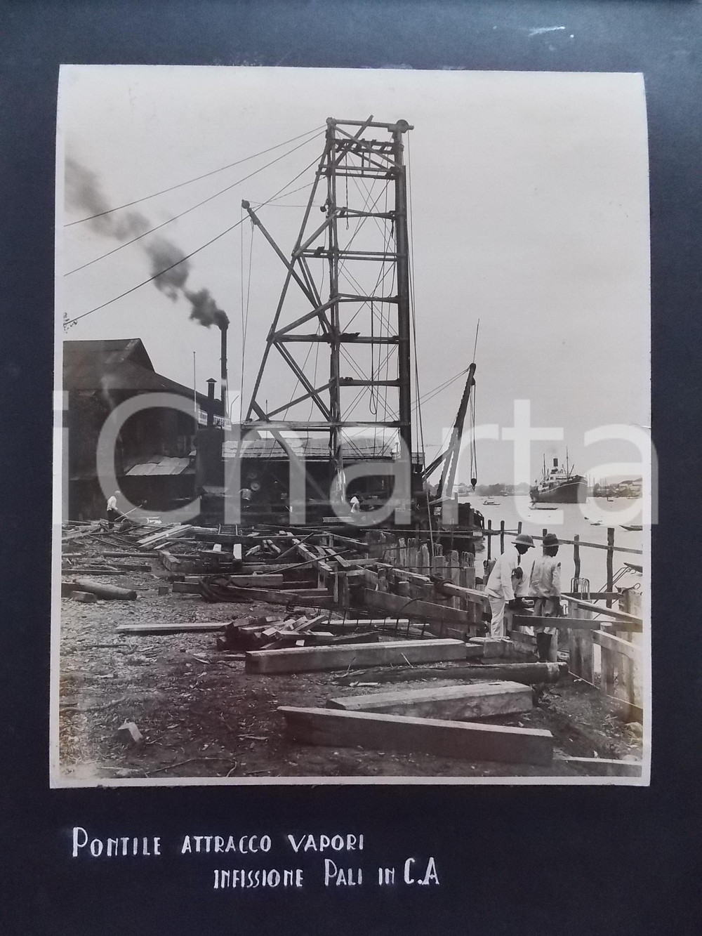 Fotografia d epoca originale 1920 ca BANGKOK Pontile attracco vapori  Infissione pali in cemento armato FOTO 1