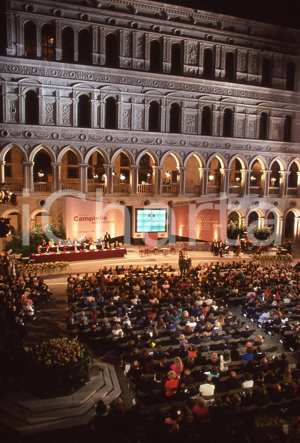 1992 Venezia PREMIO CAMPIELLO cerimonia 3 *35mm vintage slide   Diapositiva originale d'epoca Tutti i diritti riservati.E' severamente vietata la riproduzione. ICharta mette in vendita, sul negozio eBay e in esclusiva sul sito "icharta" il proprio archivio composto da numerose diapositive e negativi fotografici d'epoca, tutti originali e autentici, che attraversano la storia del costume italiano tra gli la fine degli anni Sessanta e Novanta.Si tratta di uno sguardo inedito sull'attualità, la politica, la vita quotidiana, il gossip e la cultura, che fotografa il cambiamento della nazione in quest'ultimo scorcio del XX secolo. Un'occasione unica per il mercato del collezionismo, che vede finalmente disponibile un archivio eccezionale per vastità, tematiche e condizioni, in un settore (il negativo fotografico e la diapositiva) di assoluta novità e dalle interessanti prospettive di investimento. CONDIZIONI:FAIR/discretoFORMATO: 35mm originale e autentica 1