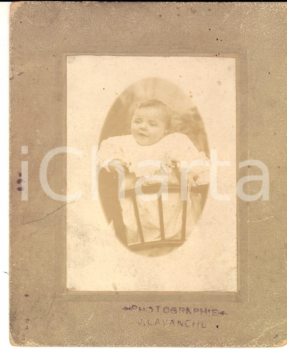 Fotografia d epoca originale 1910 ca FRANCE Una bambina nel seggiolone Foto LAVANCHE 14x17 cm 1