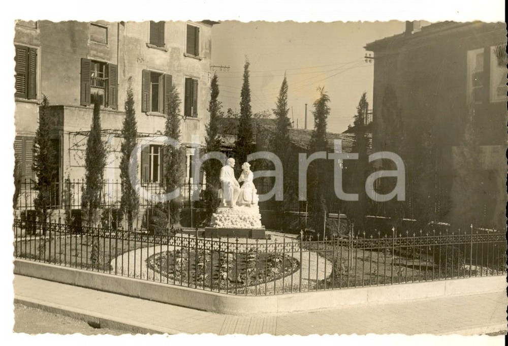 Fotografia d epoca originale 1950 VERONA TOMBETTA Monumento a Santa Teresa di LISIEUX Foto cartolina 1