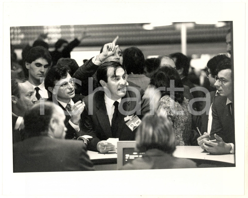 Fotografia d epoca originale 1987 MILANO Borsa Italiana  Momenti di frenesia Fotografia VINTAGE 25x20 cm 1
