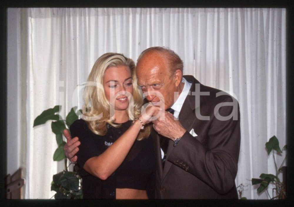 Fotografia d epoca originale 1996 MILANO Raimondo VIANELLO Paola BARALE 35mm vintage slide 1 1