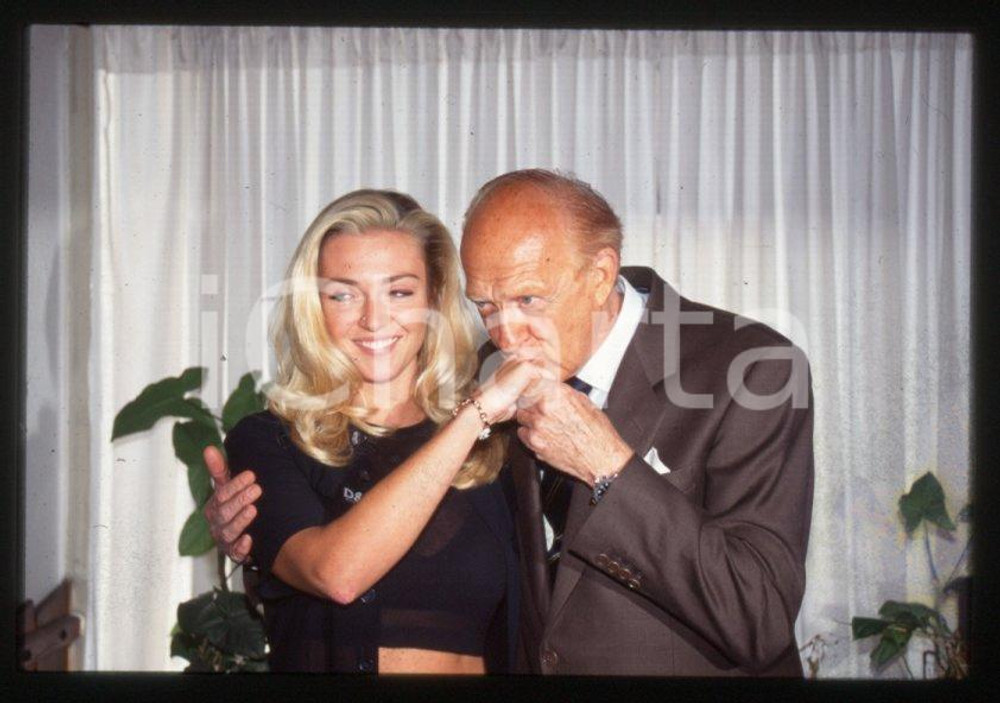 Fotografia d epoca originale 1996 MILANO Raimondo VIANELLO Paola BARALE 35mm vintage slide 2 1