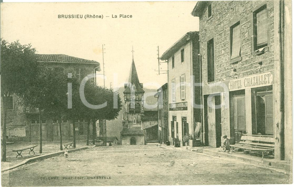 Cartolina originale da collezione 1920 ca BRUSSIEU F La place de l Hotel CHAZALLET FP NV Cartolina 1