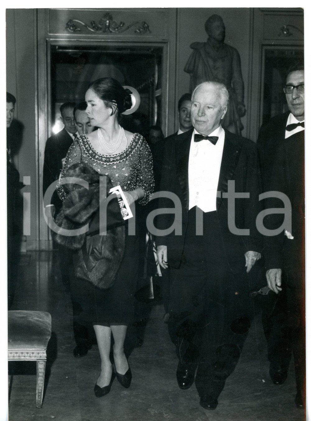 1964 MILANO Teatro ALLA SCALA Charlie CHAPLIN con la moglie Oona O'NEILL *Foto