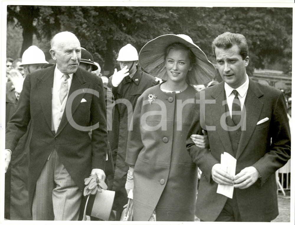 Fotografia d epoca originale 1961 WATERMAELBOITSFORT B Principi Paola Alberto arrivano all ippodromo Foto 1