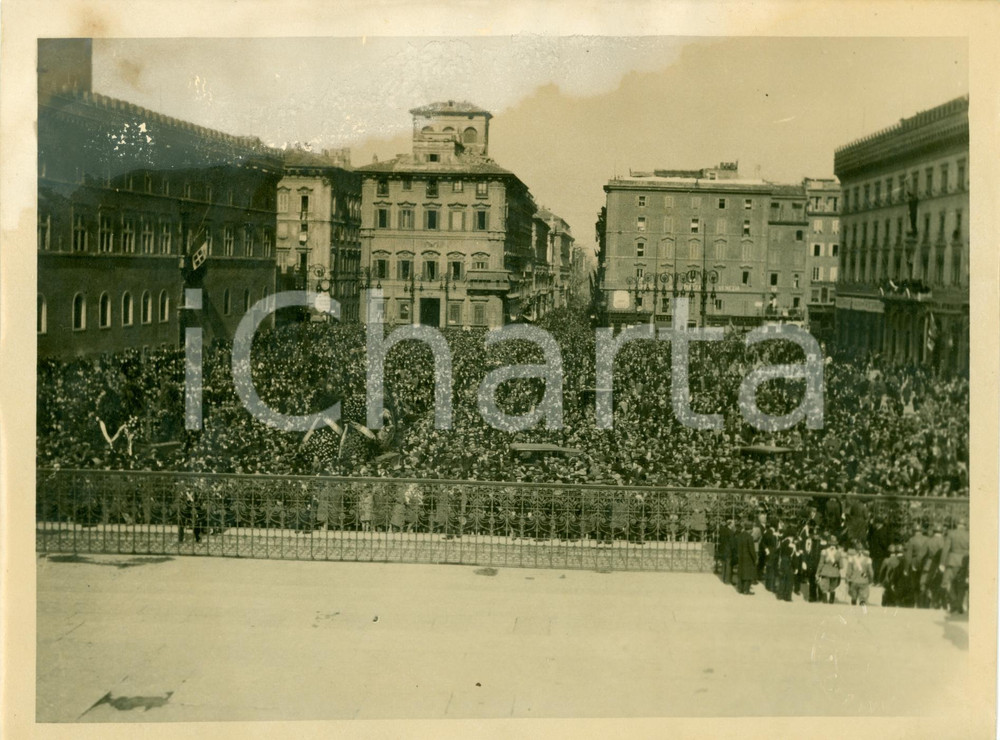 Fotografia d epoca originale 1928 ROMA Funerali Armando DIAZ Imponente folla saluta feretro PIAZZA VENEZIA 1