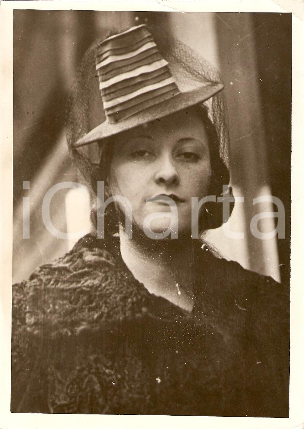 Fotografia d'epoca originale 1939 ROMA Nuovo bizzarro cappello - Moda femminile *Foto 1