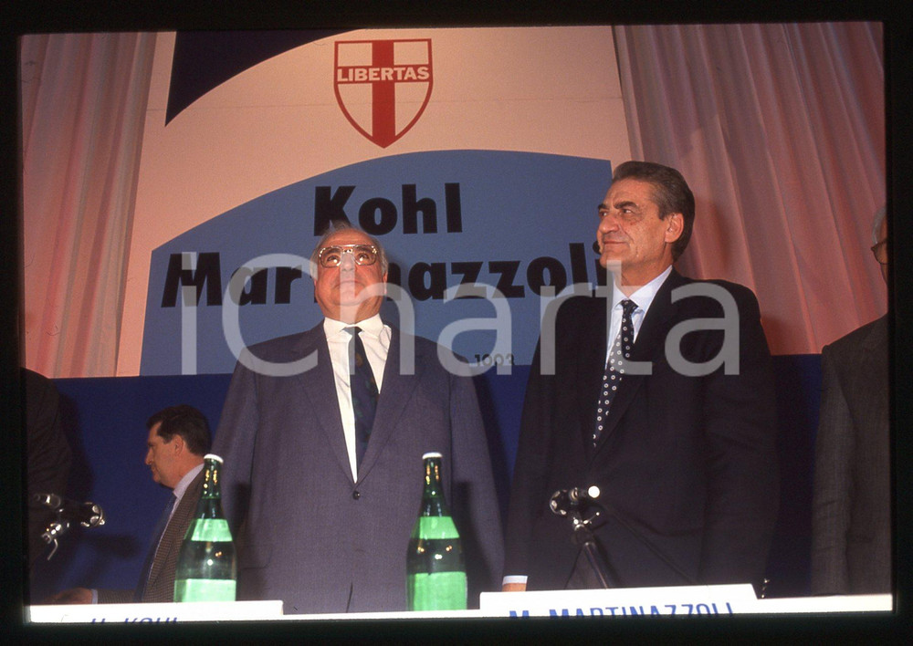 35mm vintage slide* 1993 MILANO Helmut KOHL Mino MARTINAZZOLI a un evento DC (4)