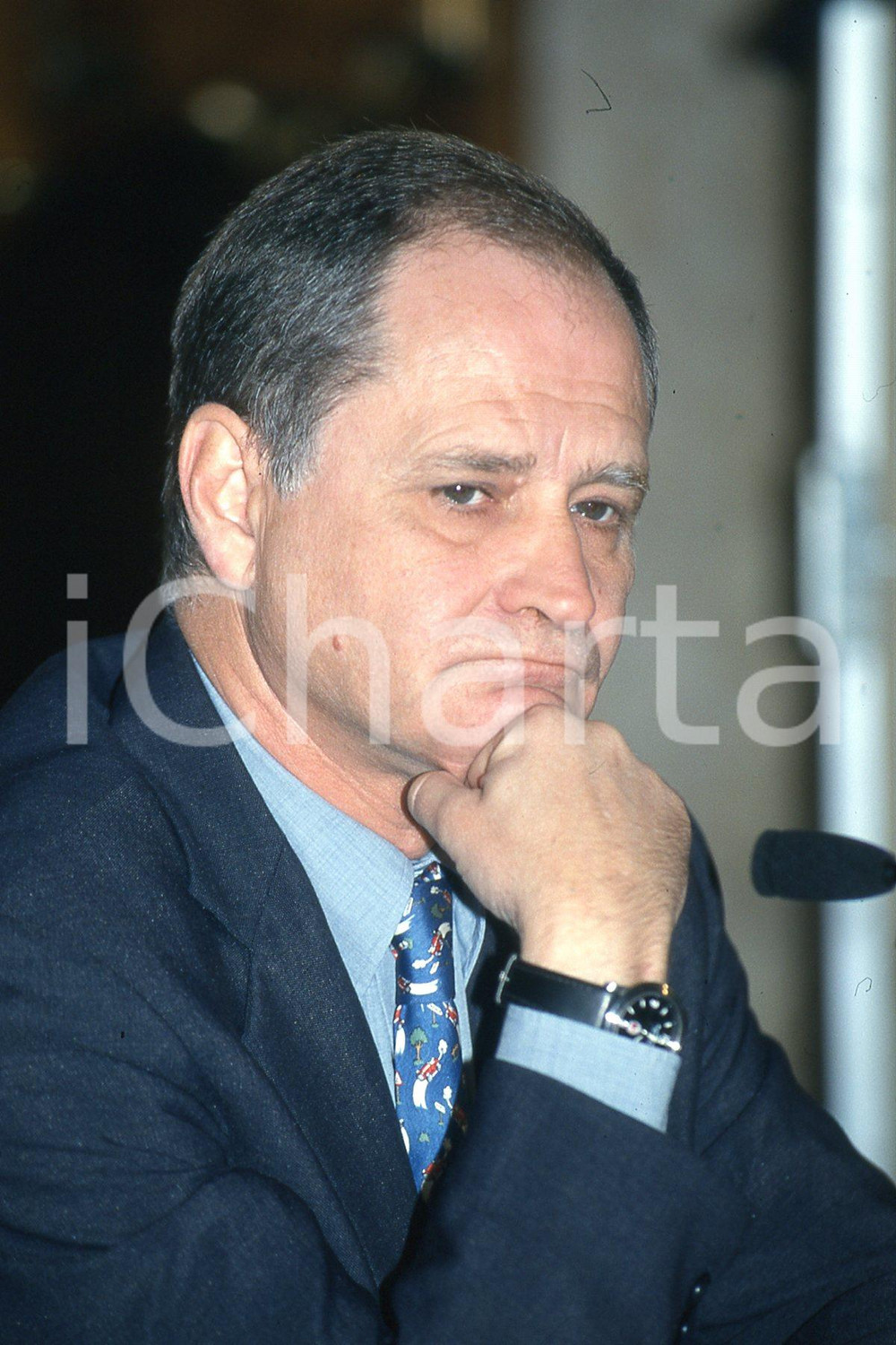 35mm vintage slide* 2000 ROMA TV Michel THOULOUZE presidente Tele +  Diapositiva d'epoca, in formato 35 mm.CONDIZIONI: GOODDiapositiva realizzata nel palazzo Altemps in occasione della firma impegno con governo italiano per i film italiani.E' severamente vietata la riproduzione. Tutti i diritti sono riservati.Nella diapositiva ICharta mette in vendita, sul negozio eBay e in esclusiva sul sito "icharta" il proprio archivio composto da numerose diapositive e negativi fotografici d'epoca, tutti originali e autentici, che attraversano la storia del costume italiano tra gli la fine degli anni Sessanta e Novanta.Si tratta di uno sguardo inedito sull'attualit&agrave;, la politica, la vita quotidiana, il gossip e la cultura, che fotografa il cambiamento della nazione in quest'ultimo scorcio del XX secolo. Un'occasione unica per il mercato del collezionismo, che vede finalmente disponibile un archivio eccezionale per vastit&agrave;, tematiche e condizioni, in un settore (il negativo fotografico e la diapositiva) di assoluta novit&agrave; e dalle interessanti prospettive di investimento. GOOD/buono   originale e autentica 1