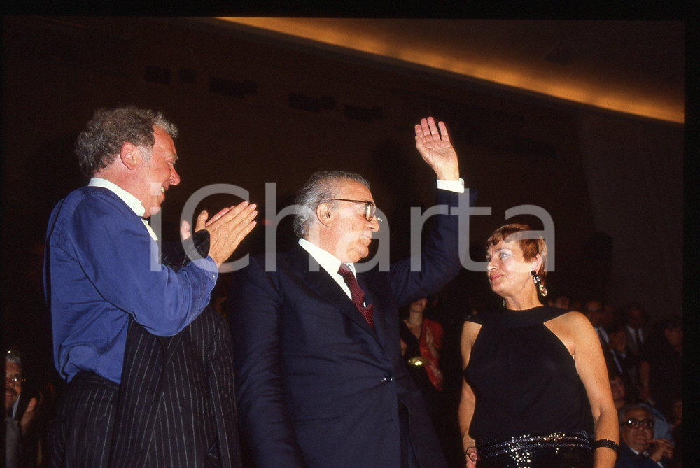 Fotografia d epoca originale 35mm vintage slide 1983 VENEZIA Federico FELLINI Barbara JEFFORD  Ritratto 1 1