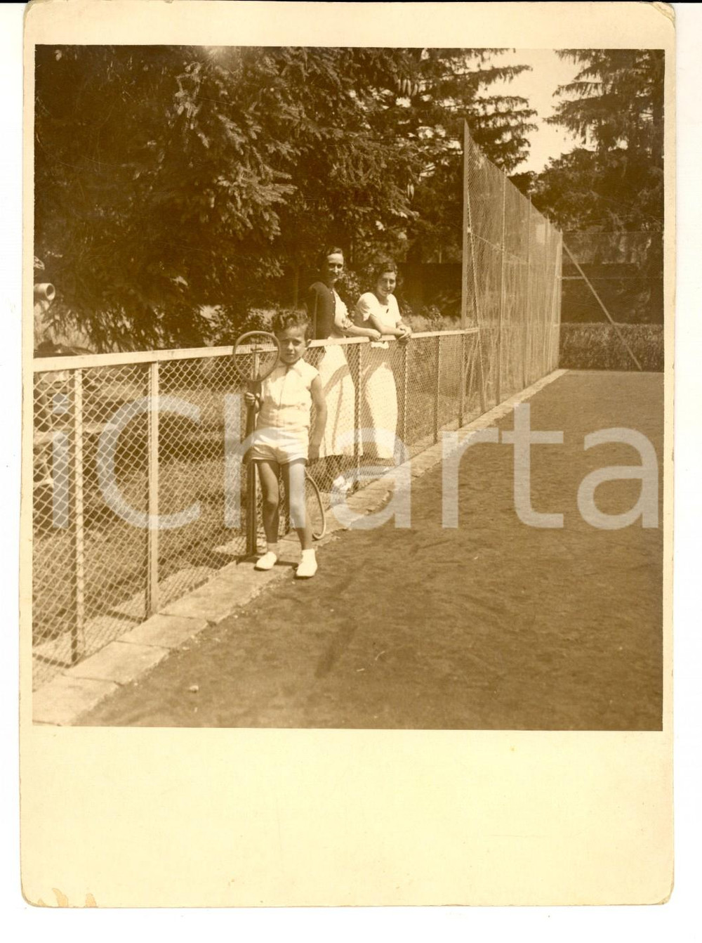Fotografia d epoca originale 1933 SAN GERMANO CHISONE TO Un piccolo atleta al tennis WIDEMANN Foto 1