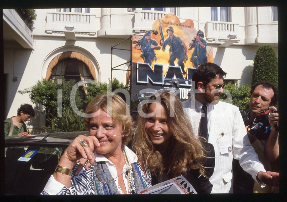 35mm vintage slide* 1987 CANNES Maria SCHELL Marie Theres KROETZ-RELIN (3)  Diapositiva d'epoca, in formato 35 mm.CONDIZIONI: GOOD Tutti i diritti riservati.E' severamente vietata la riproduzione. ICharta mette in vendita, sul negozio eBay e in esclusiva sul sito "icharta" il proprio archivio composto da numerose diapositive e negativi fotografici d'epoca, tutti originali e autentici, che attraversano la storia del costume italiano tra gli la fine degli anni Sessanta e Novanta.Si tratta di uno sguardo inedito sull'attualit&agrave;, la politica, la vita quotidiana, il gossip e la cultura, che fotografa il cambiamento della nazione in quest'ultimo scorcio del XX secolo. Un'occasione unica per il mercato del collezionismo, che vede finalmente disponibile un archivio eccezionale per vastit&agrave;, tematiche e condizioni, in un settore (il negativo fotografico e la diapositiva) di assoluta novit&agrave; e dalle interessanti prospettive di investimento.     originale e autentica 1