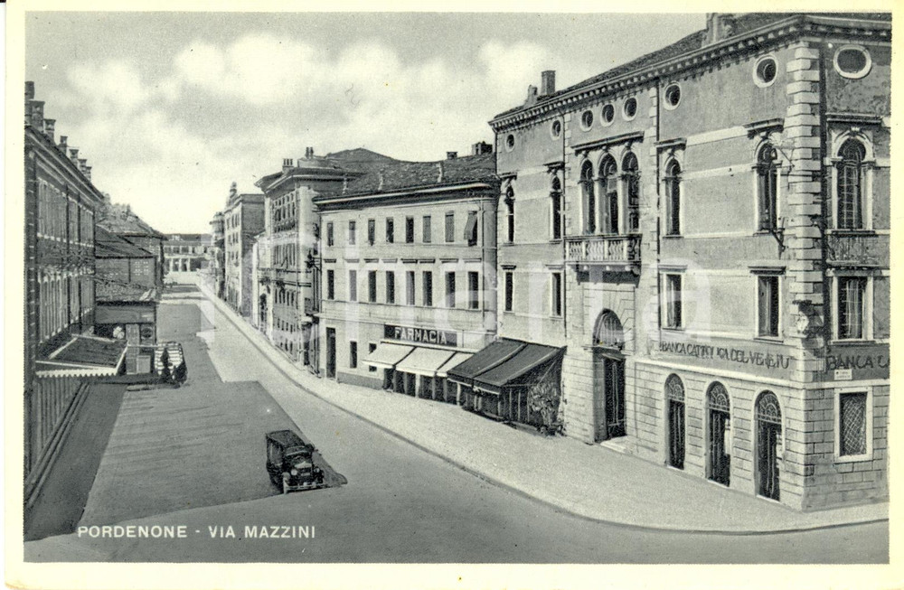Cartolina originale da collezione 1940 ca PORDENONE Via MAZZINI Banca Cattolica Veneto *Cartolina FP DANNEGGIATA 1
