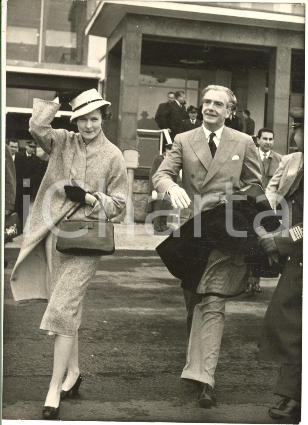 1955 ROMA CIAMPINO Partenza del ministro Anthony EDEN con la moglie Clarissa