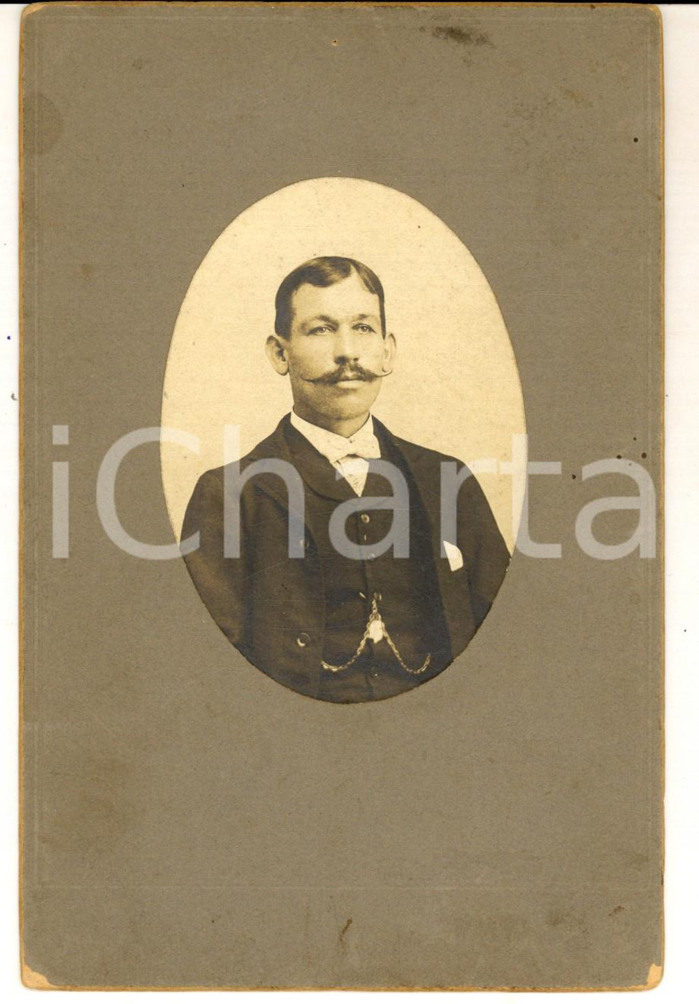 Fotografia d'epoca originale 1890 ca UNGHERIA (?) Ritratto maschile con catena *Fotografia 11x16 cm 1