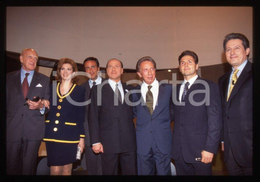 Fotografia d epoca originale Silvio BERLUSCONI Mike BONGIORNO Iva ZANICCHI MEDIASET 1996 35 mm vintage slide 1