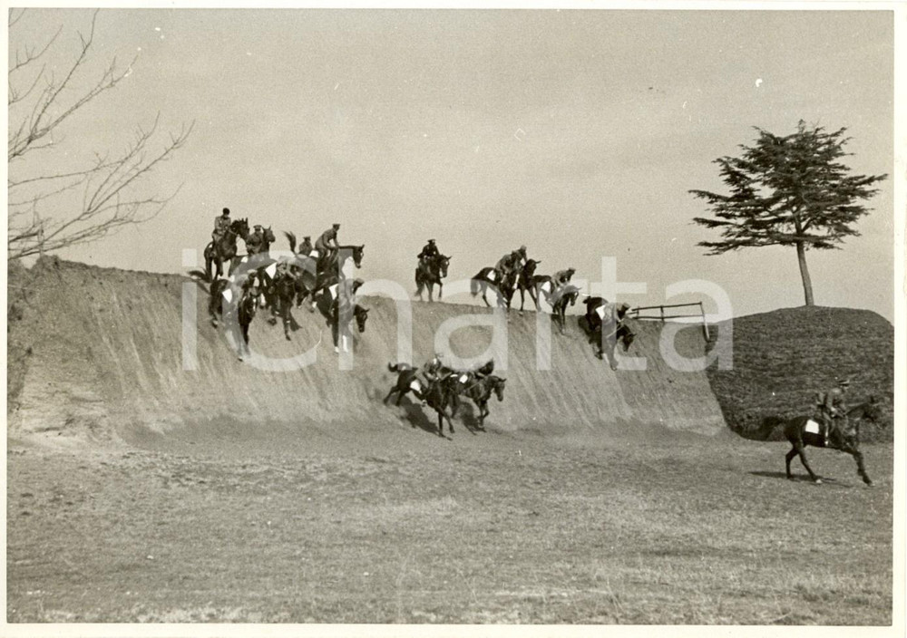 Fotografia d epoca originale 1938 ROMA Squadrone cavalleria del Regio Esercito durante esercitazione militare 1