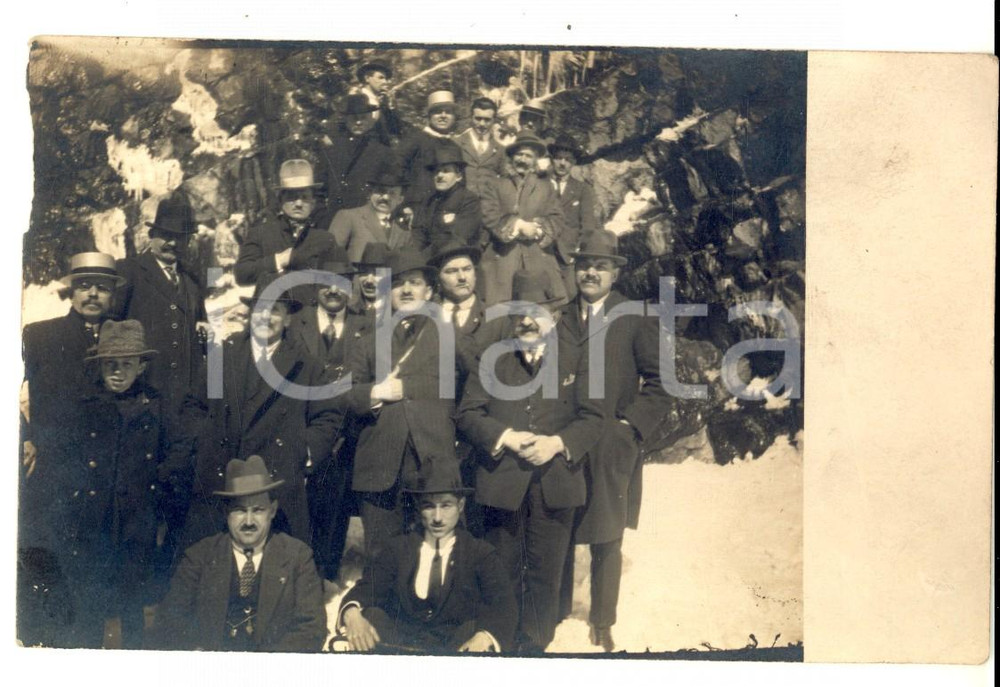 Fotografia d epoca originale 1950 ca VARESE Scampagnata al maschile al CAMPO DEI FIORI Foto FP cartolina 1