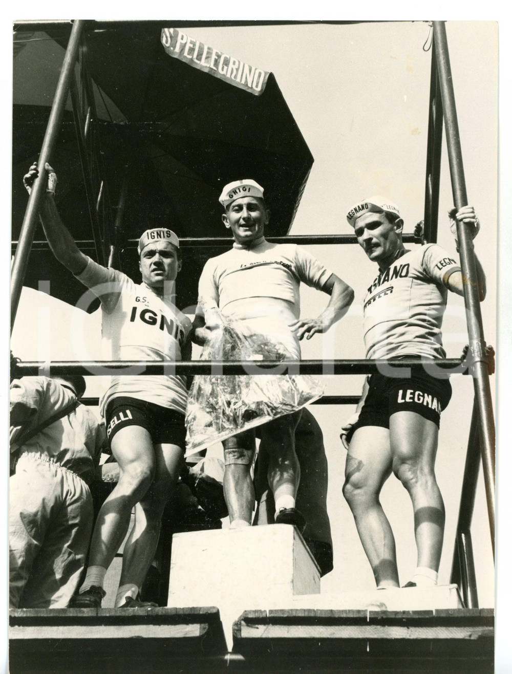1958 VARESE - CICLISMO GIRO D'ITALIA 1^ tappa - Vincitore Willy VANNITSEN *Foto Fotografia d'epoca con didascalia coeva al verso. CONDIZIONI: GFORMATO: 13x18 cm     originale e autentica 1
