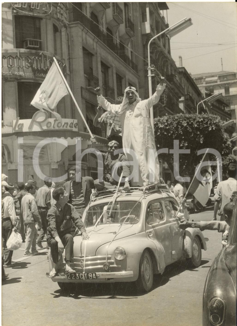 1958 ALGER Festa dei musulmani per installazione GPRA di Ben KHEDDA - Foto Fotografia d'epoca con didascalia dattiloscritta coeva.  CONDIZIONI: GFORMATO: 13x18 cm     originale e autentica 1