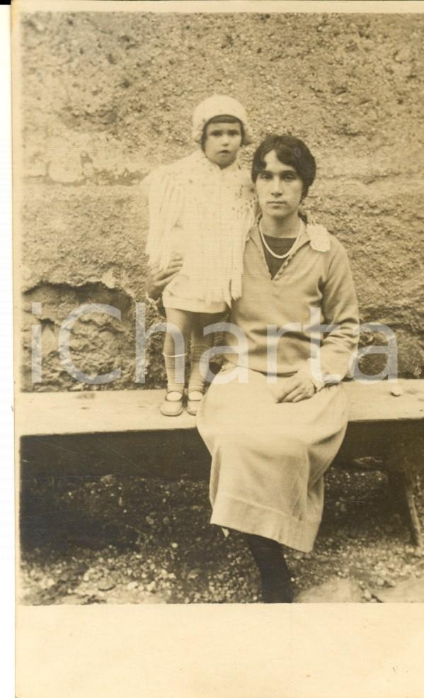 Fotografia d epoca originale 1927 BELLUNO Ritratto di una madre con la figlia Foto cartolina VINTAGE 1