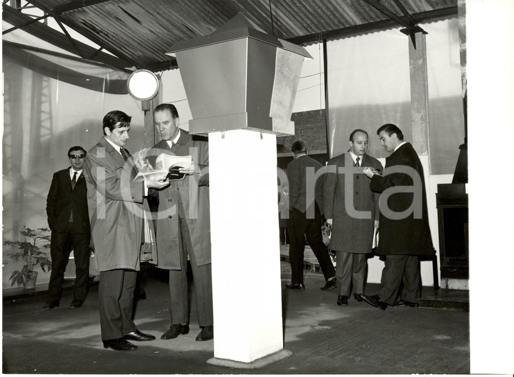 Fotografia d epoca originale 1969 BRUGHERIO MB IV Congresso SHUNT ITALIANA spa Modelli canne fumarie Foto 1