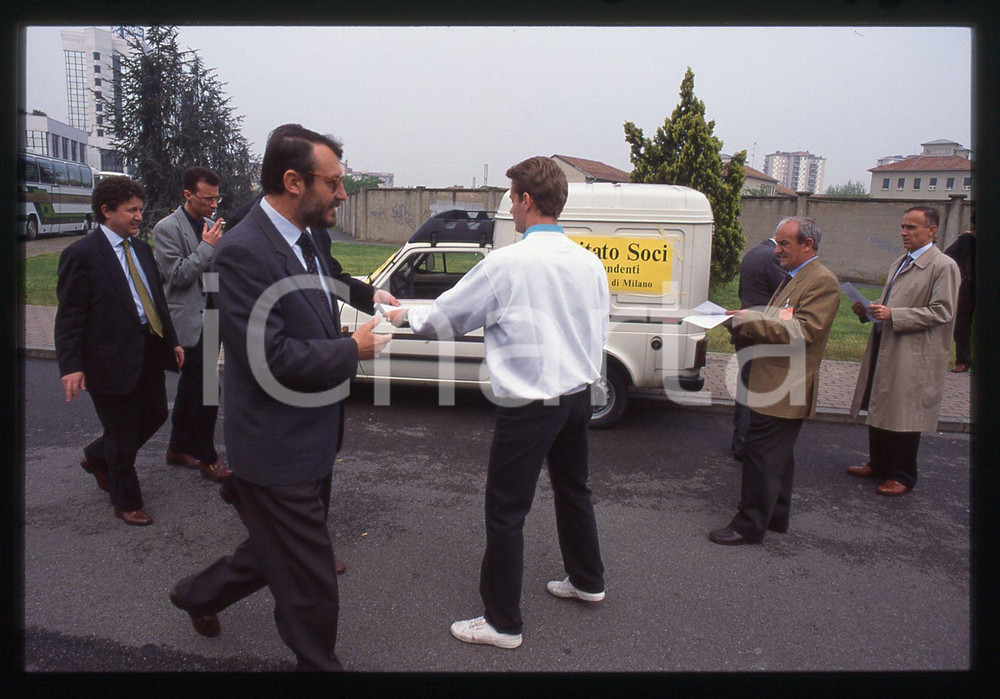 35mm vintage slide* 1995 ca MILANO Volantinaggio Soci Indipendenti BPM (1)
