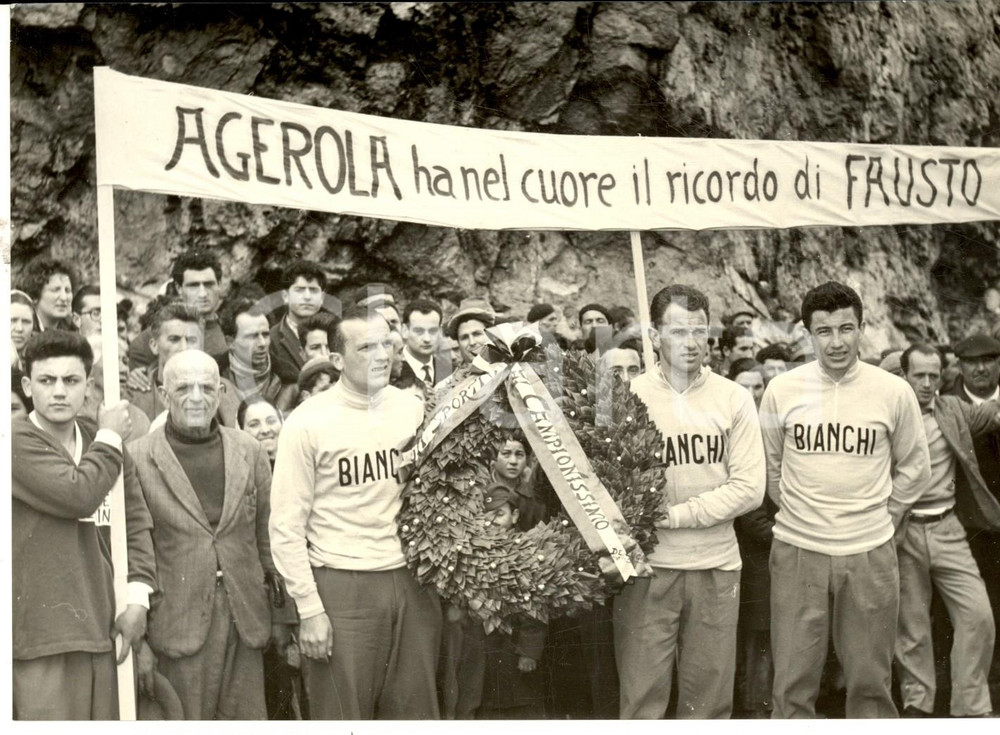 Fotografia d epoca originale 1960 AGEROLA NA Cerimonia per stele in ricordo di Fausto COPPI  Foto 18x14 1