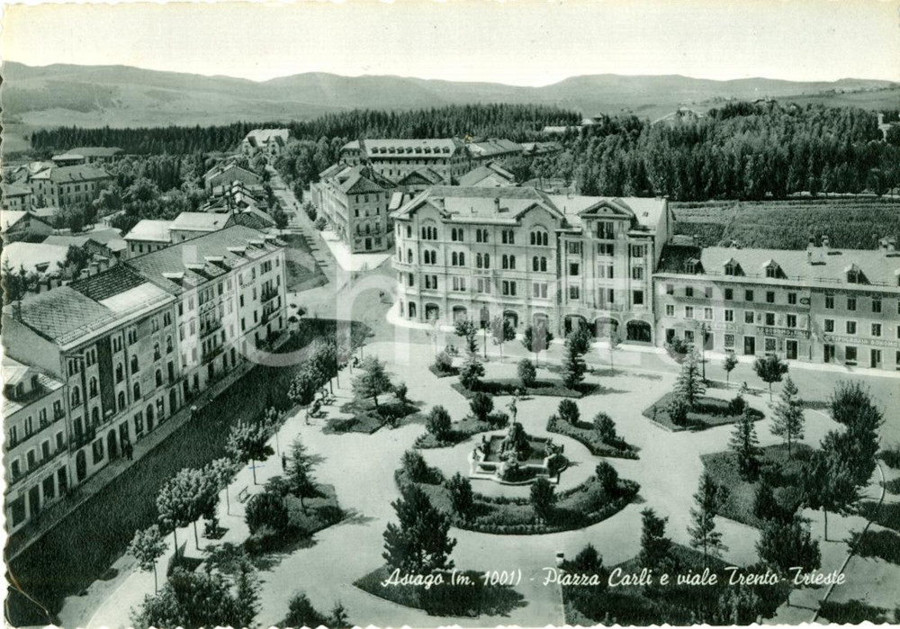 Cartolina originale da collezione 1958 ASIAGO (VI) Piazza CARLI e viale TRENTO-TRIESTE FG 1