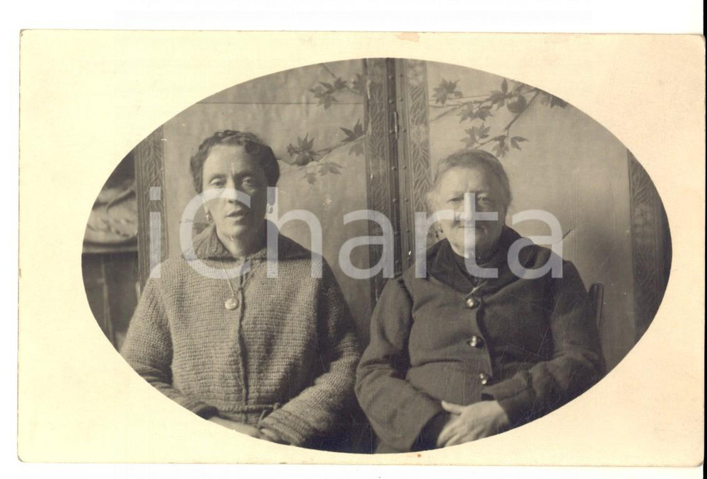 Fotografia d epoca originale 1940 ca AREA LOMBARDA Ritratto di due donne di campagna Foto cartolina 1