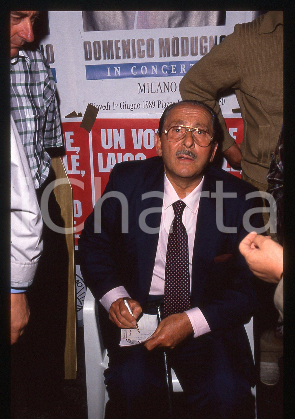 35mm vintage slide* 1989 MILANO - Domenico MODUGNO firma autografi convegno PSDI