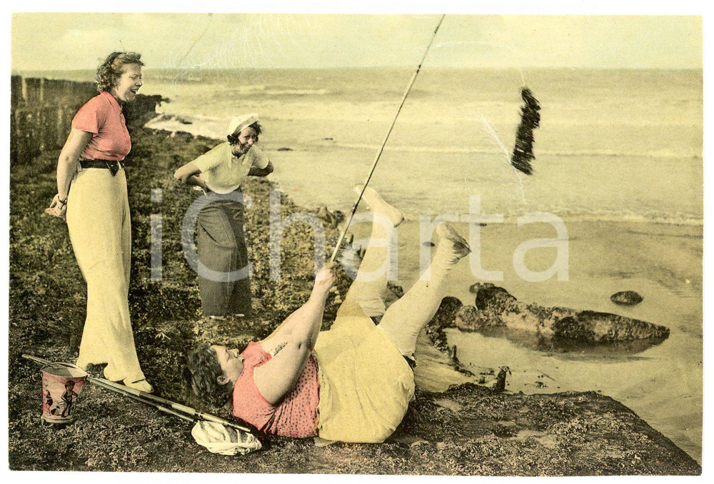 1950ca FRANCE - HUMOUR fat woman flips over while fishing - Postcard FP NV  Cartolina postale d'epoca, non viaggiata.CONDIZIONI: FAIRFORMATO: FP    originale e autentica 1