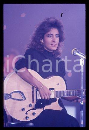 Fotografia d epoca originale Grazia DI MICHELE  ITALY Portrait of a singer 1990 ca  35 mm vintage slide 28 1
