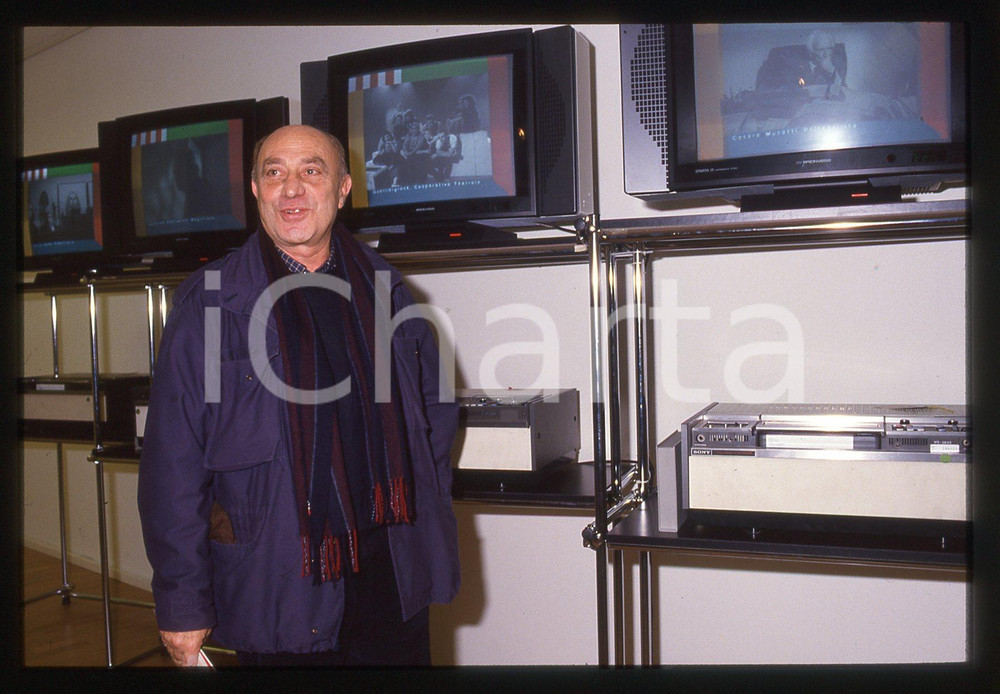 35mm vintage slide* 1990ca MILANO Giò POMODORO visita video installazione (3)