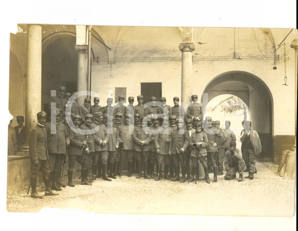 Fotografia d epoca originale 1930 ca REGIO ESERCITO Gruppo di ufficiali in caserma Foto DANNEGGIATA 13x9 1
