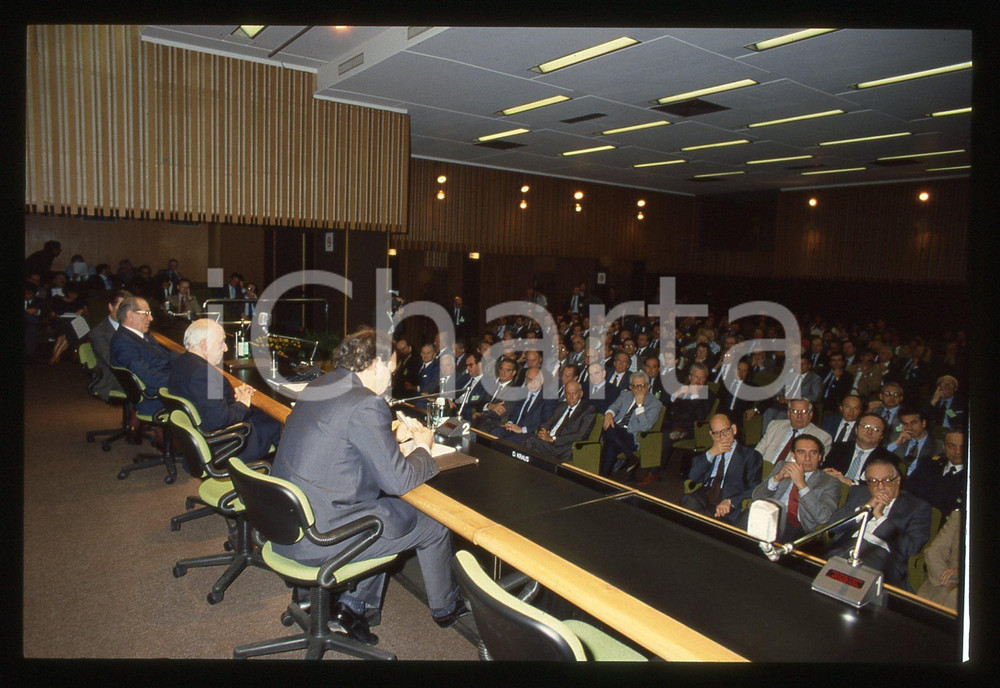 35mm vintage slide* 1990 ca MILANO ASSOLOMBARDA Assemblea pubblica