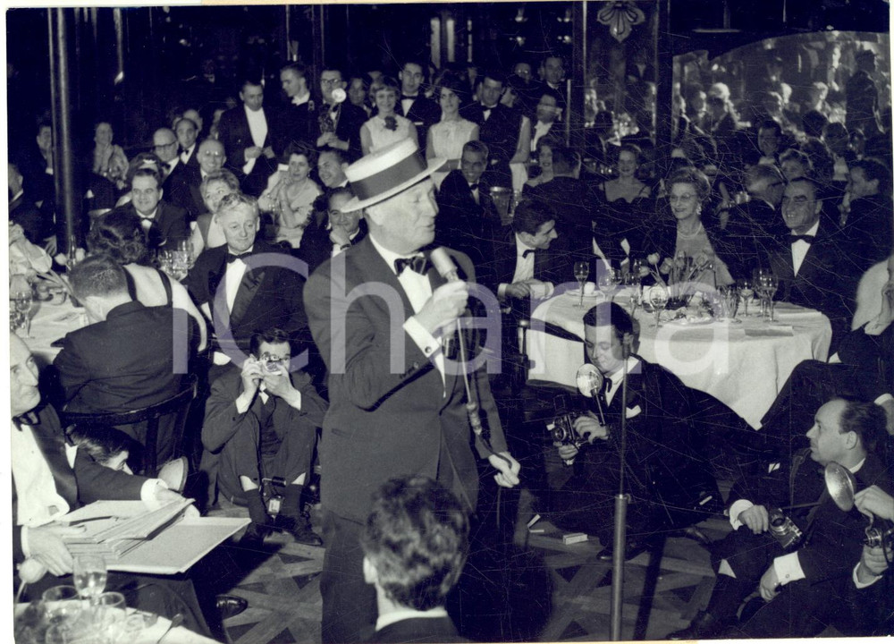 1959 PARIS Chez Maxim's - Maurice CHEVALIER au souper après première de "Gigi"