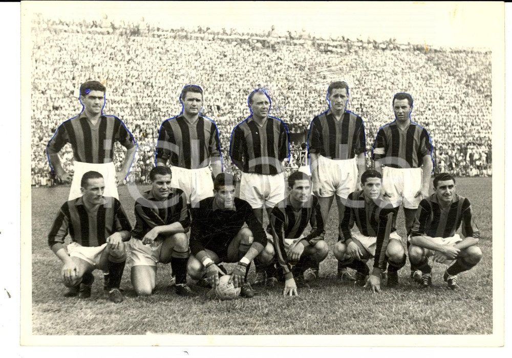 Fotografia d epoca originale 1950 ca CALCIO MILAN Formazione prima di una partita Foto PERRUCCI 18x14 cm 1