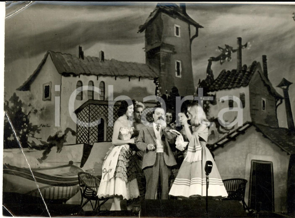 Fotografia d epoca originale 1960 ca TORINO RIVISTA Erminio MACARIO in scena con le sue attrici  Foto 18x13 1