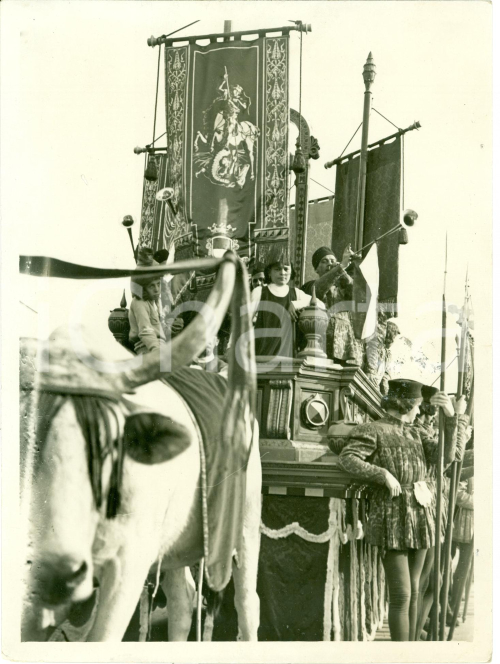 Fotografia d epoca originale 1936 MILANO Carroccio al carosello delle Contrade FIERA Campionaria Fotografia 1