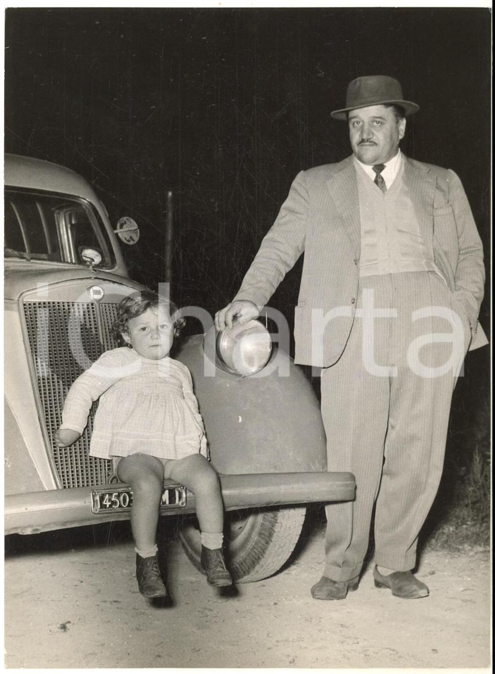 1959 LAINATE Bimba di due anni salva dopo 5 km da sola in auto *Foto 13x18