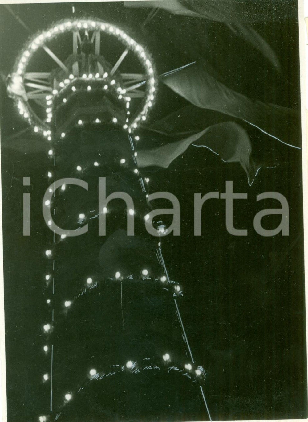 Fotografia d epoca originale 1935 RIGA LETTONIA Colonna della Vittoria SIEGESSAULE illuminata Fotografia 1
