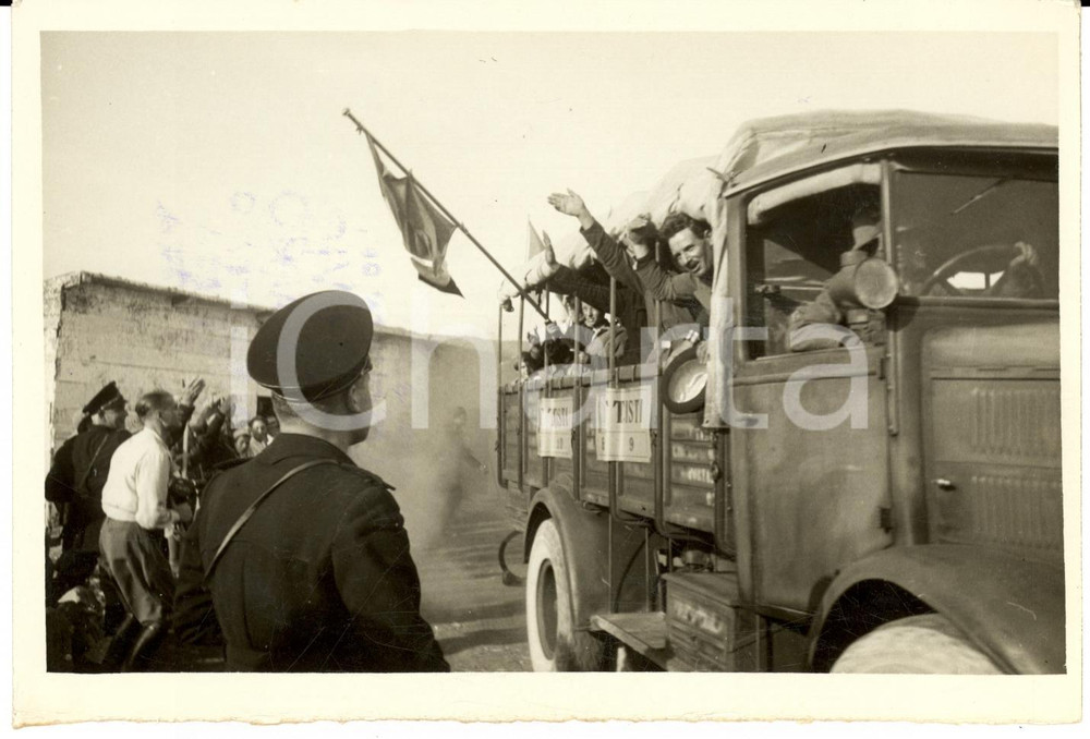 Fotografia d epoca originale 1939 LIBIA Coloni su autocarri partono per i poderi FOTOGRAFIA 1
