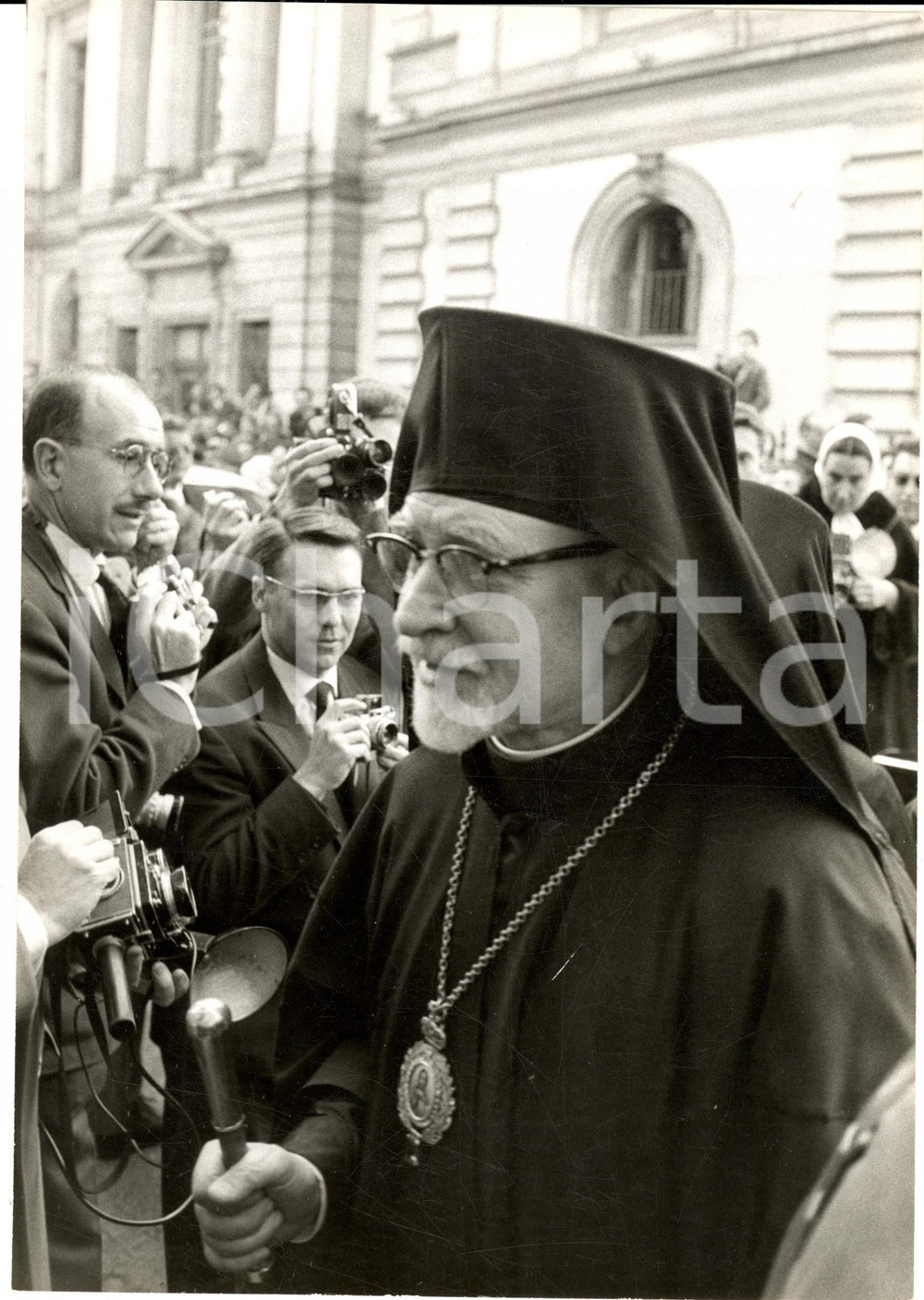 Fotografia d epoca originale 1960 ca PARIS ? Arrivo di un patriarca della CHIESA ORTODOSSA Foto 19x27 1