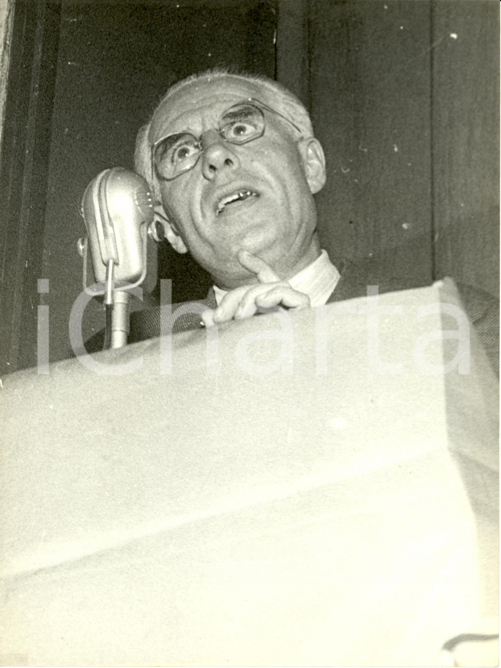 Fotografia d epoca originale 1955 ca MILANO Luigi LONGO vicesegretario PCI parla all assemblea del partito 1