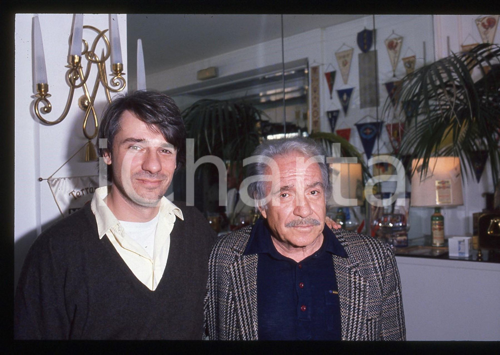 35mm vintage slide* 1985 ca MILANO Ugo e Ricky TOGNAZZI in TERRAZZA MARTINI (3)