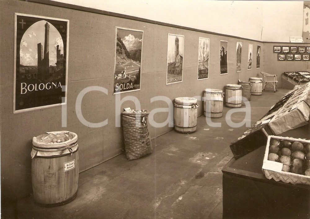 Fotografia d epoca originale 1931 KOLN D Fiera Internazionale Padiglione italiano con frutta Fotografia 1